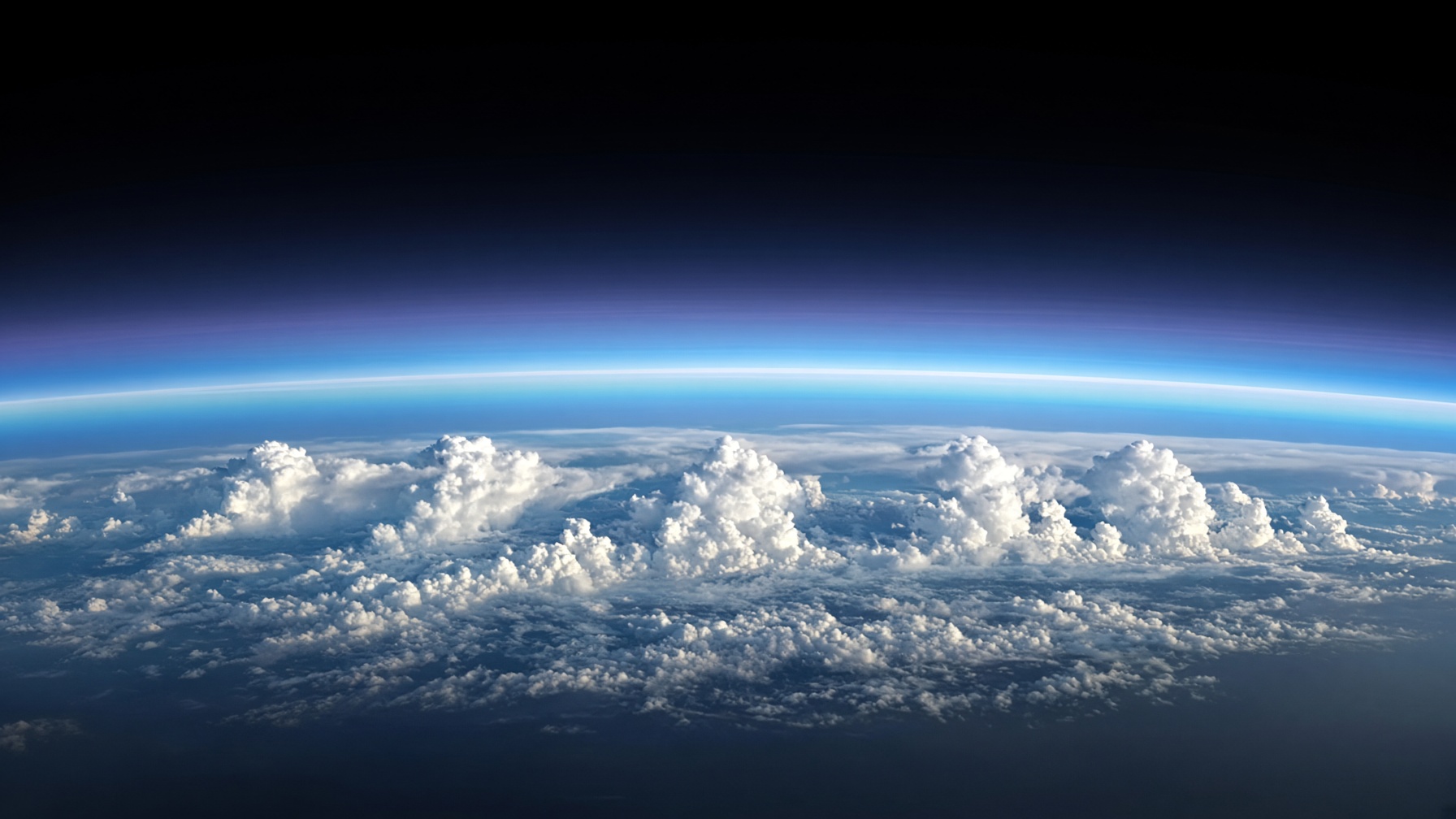 Jordas atmosfære sett fra bane med skyformasjoner over kontinenter og hav